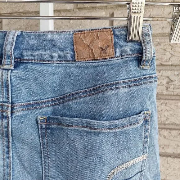 American Eagle Outfitters Light Wash Hi-Rise Jegging Super Stretch 2 EUC - Picture 2 of 8